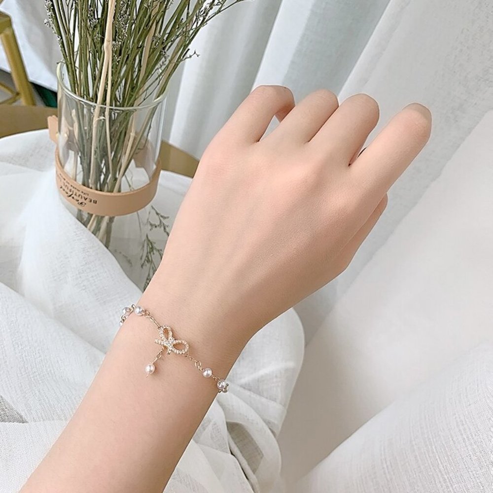 *NEW Yellow Gold Diamond Bow Knot Pearl Bracelet - Picture 3 of 10